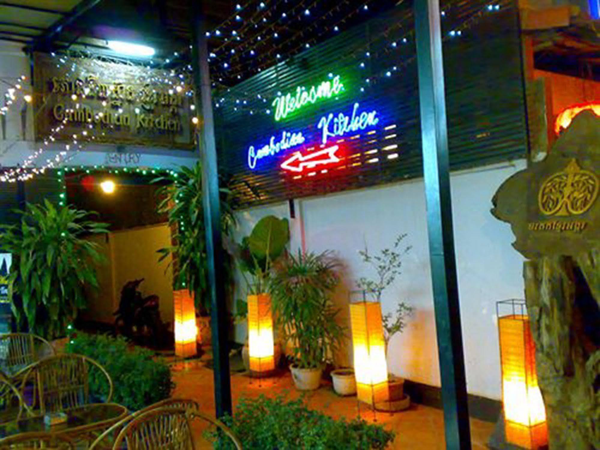 Route 66 Music Restaurant & Hostel Siem Reap Esterno foto