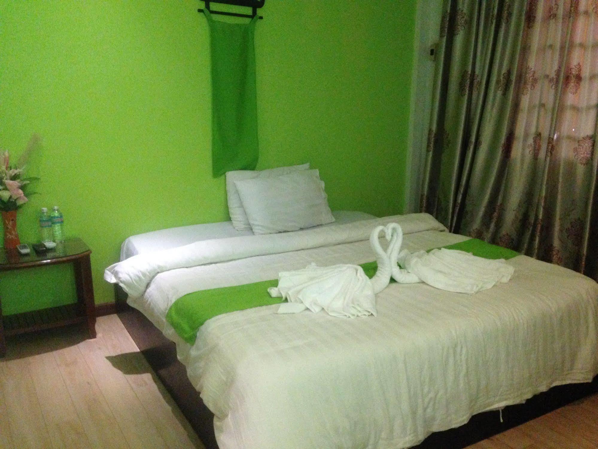 Route 66 Music Restaurant & Hostel Siem Reap Esterno foto