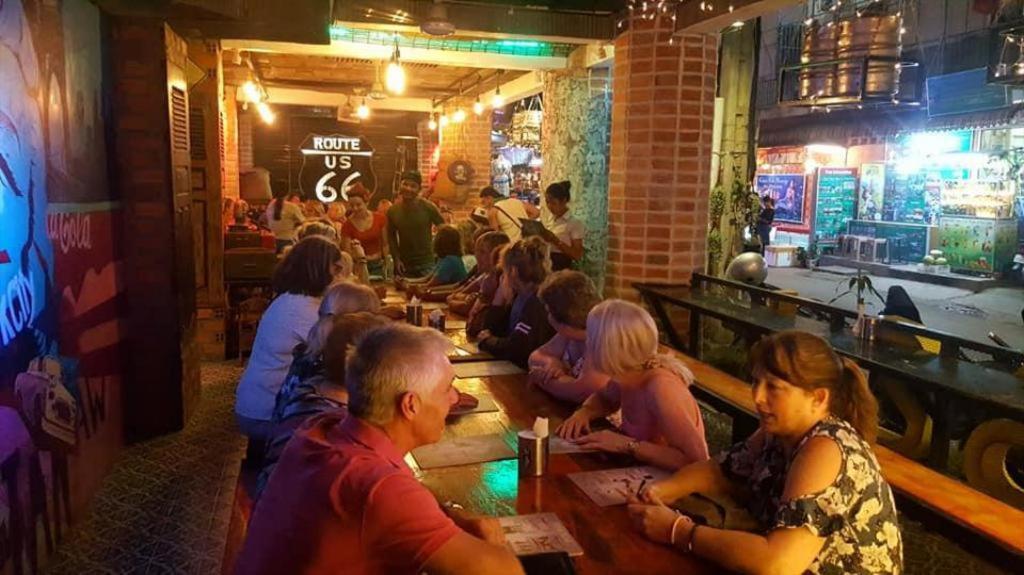 Route 66 Music Restaurant & Hostel Siem Reap Esterno foto